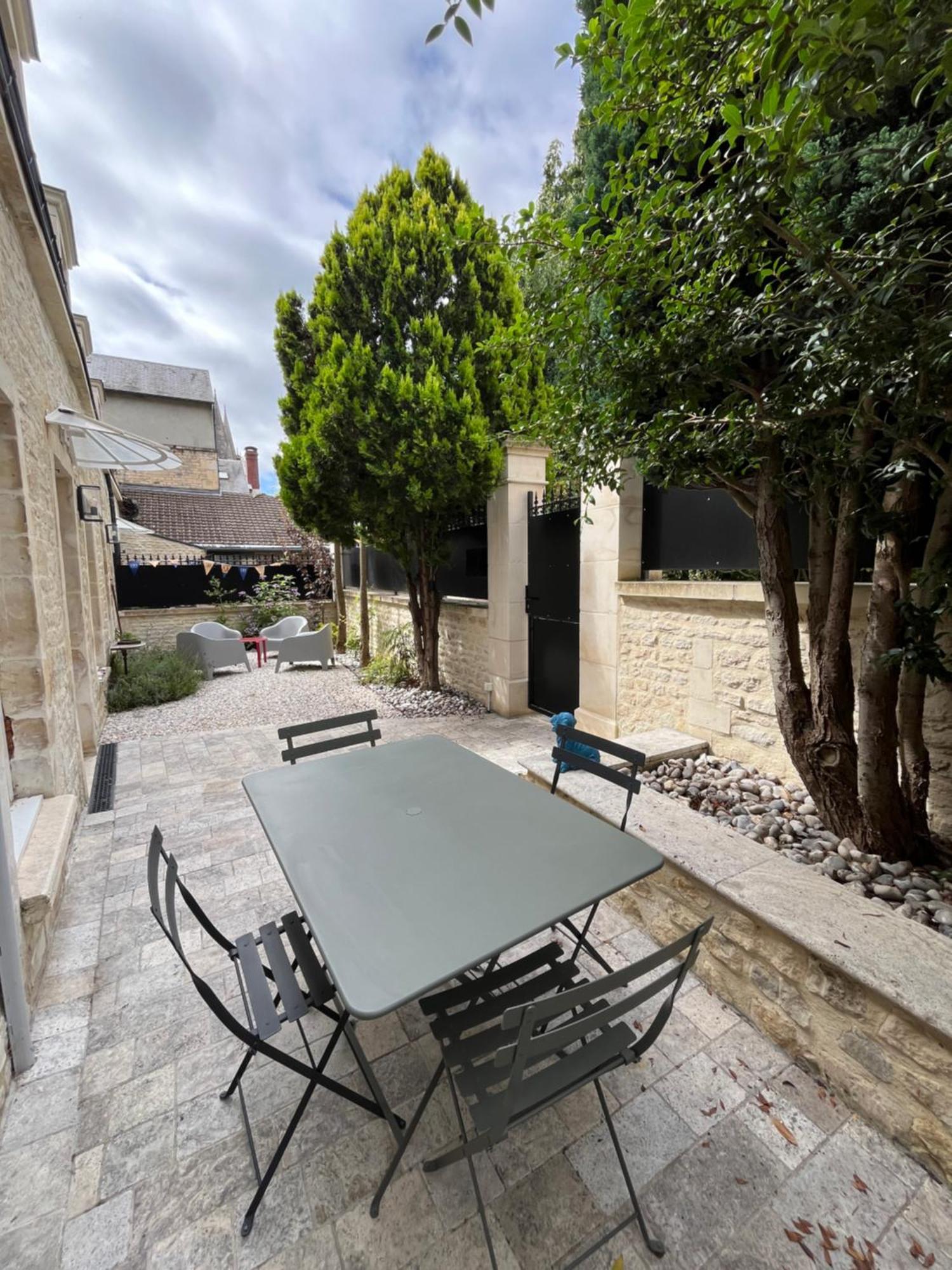 Apartment Le Capella, Magnifique Maison Au Calme Avec Garage Caen